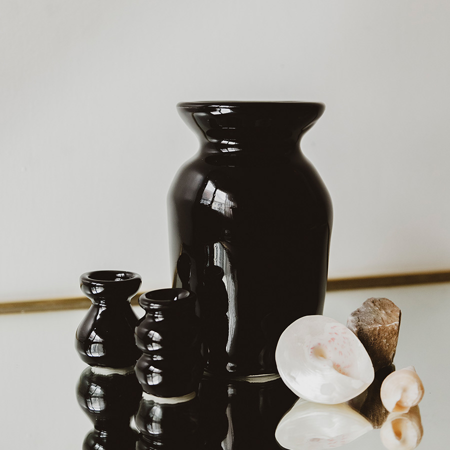 "The Vase" Vazo Black